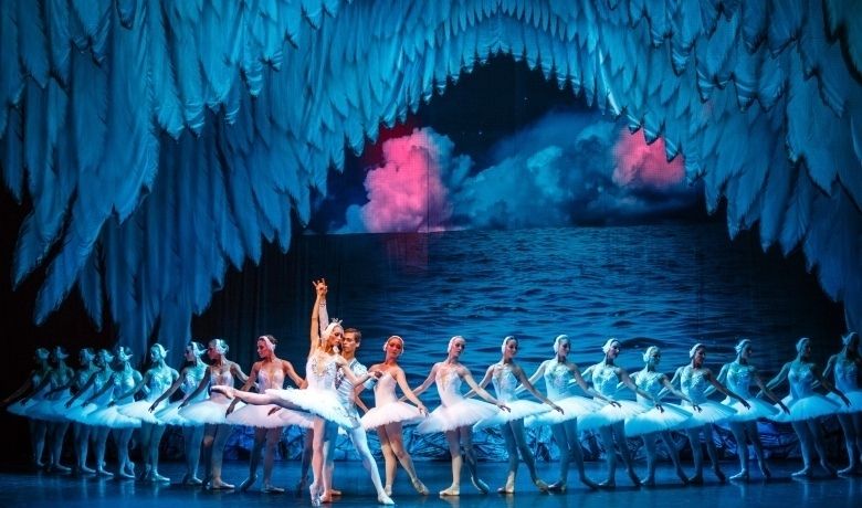 Лебединое озеро. Фото из архива театра.jpg Лебединое озеро. Фото из архива театра.jpg