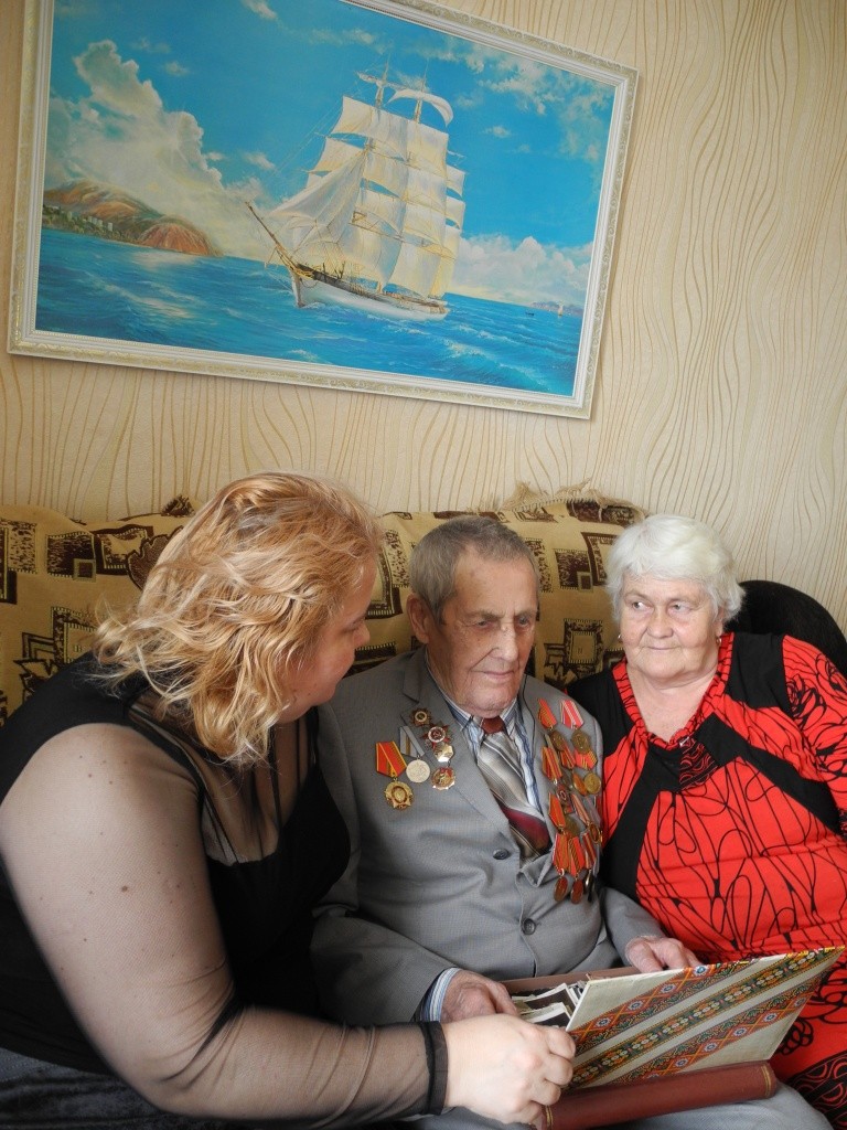 Старые фото из семейного альбома - родным услада. (Фото Натальи Кулишовой).