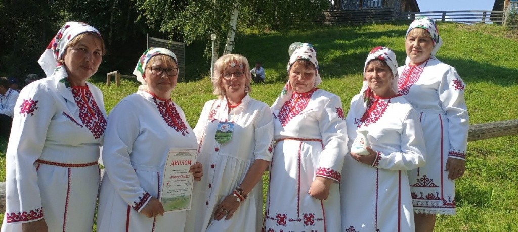 Шойшудумарские красавицы и спляшут, и споют.jpg