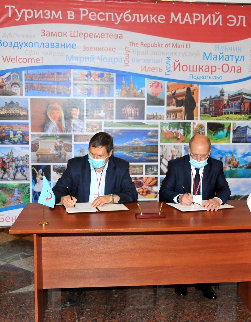 Подписание соглашения о сотрудничестве. Фото Ивана Речкина.jpg