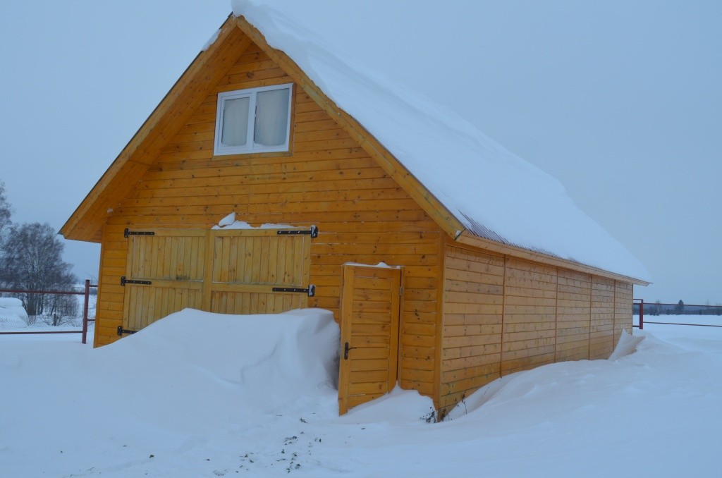 А это симпатичное просторное здание не что иное, как склад для хранения готовой продукции.jpg
