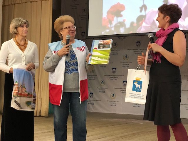 Самые добрые слова - от руководщителя проекта, профессора Натальи Моровой. (Фото предоставлено Университетом третьего возраста). Самые добрые слова - от руководщителя проекта, профессора Натальи Моровой. (Фото предоставлено Университетом третьего возраста).