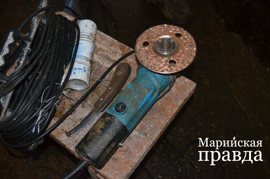 Джентльменский набор мастера ногтевого сервиса болгарка, баллончик с лекарством и специальный нож..jpg