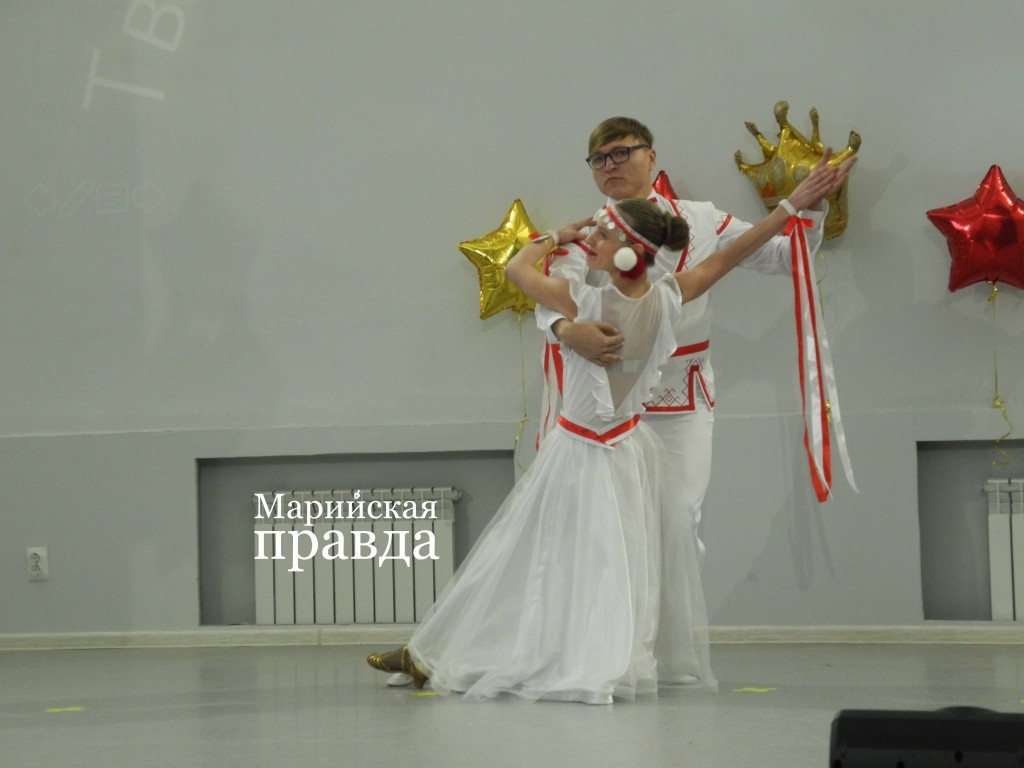 Танцует Олеся Межинская. (Фото Натальи Кулишовой). Танцует Олеся Межинская. (Фото Натальи Кулишовой).