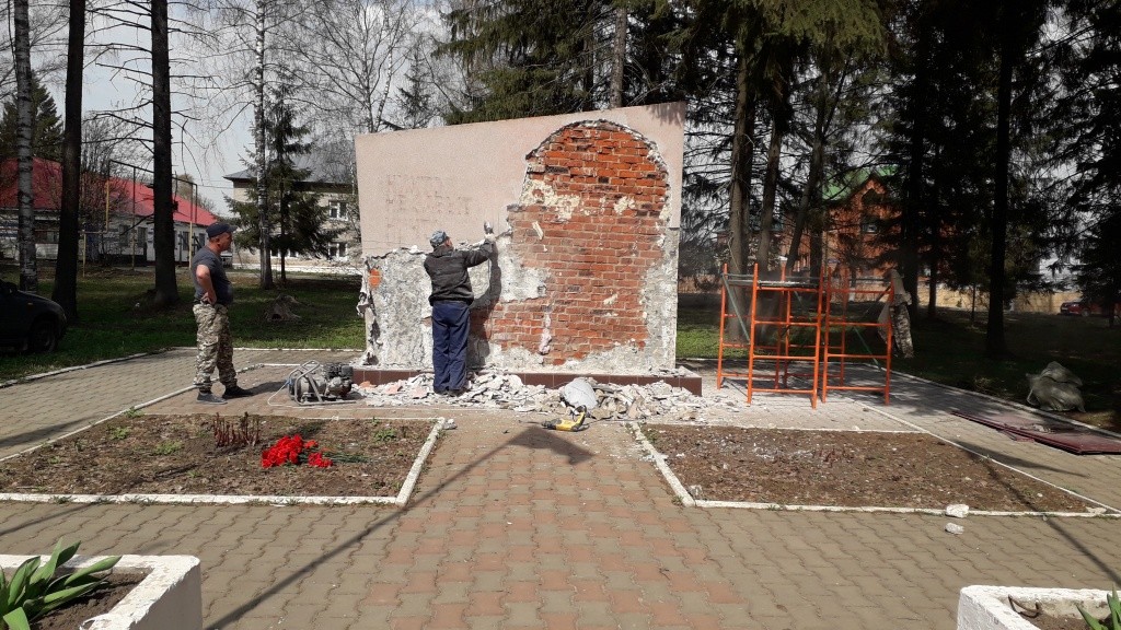 1.1.Советский памятник Никто не забыт... начало.jpg