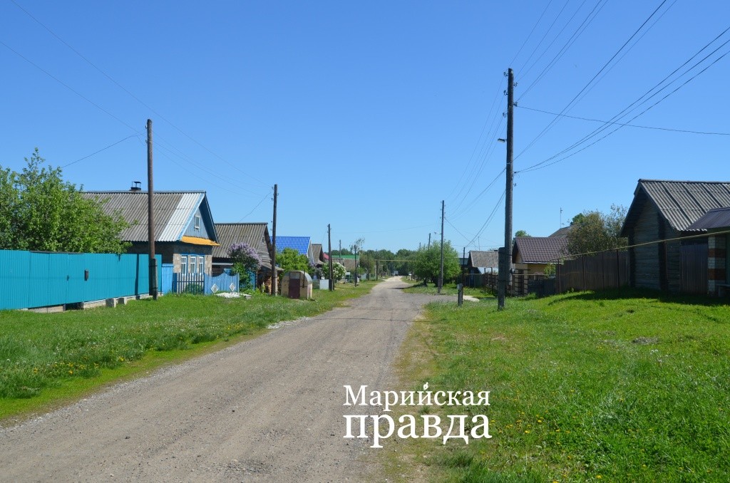 Дорогу на длинной Центральной улице односельчане мостили несколько лет1.jpg