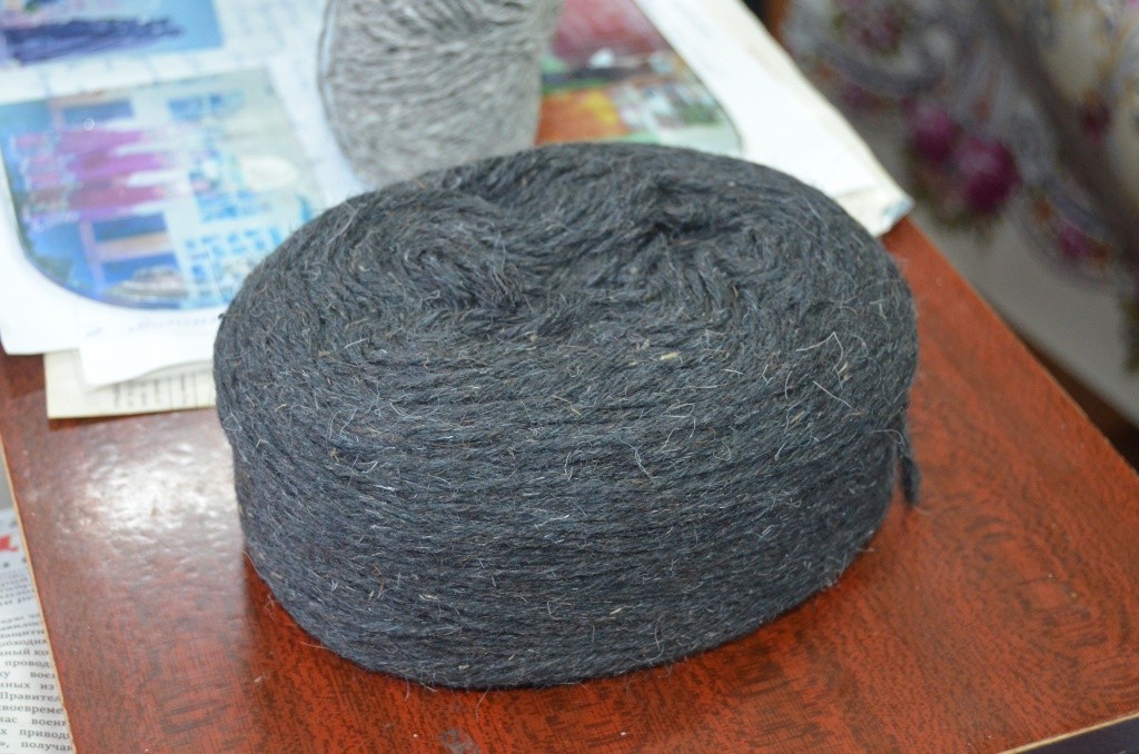 Супруги Автономовы предоставили мастерицам целый ящик шерстяной пряжи.jpg