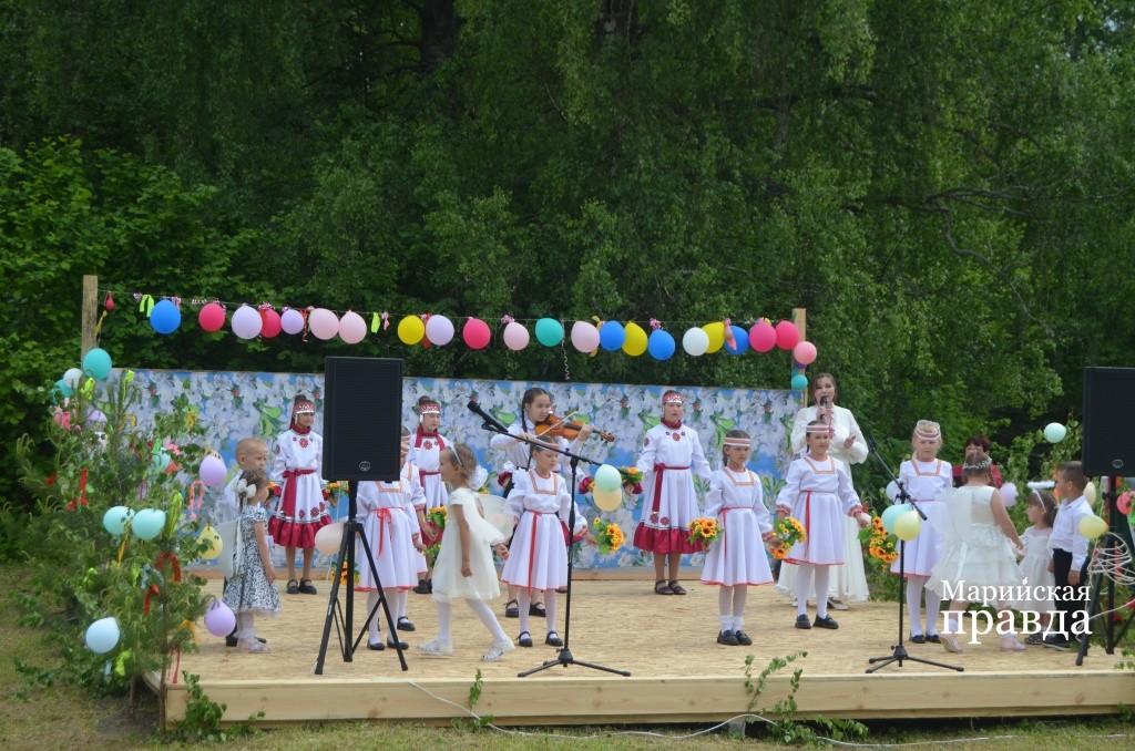 На сцене юные артисты. На сцене юные артисты1.jpg