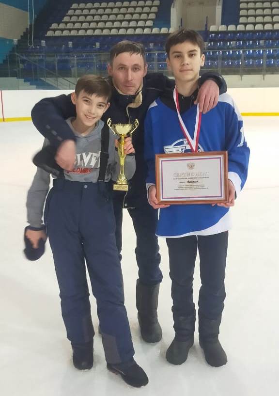 Папа гордится своими сыновьями. (Фото предоставлено Анной Потаевой).