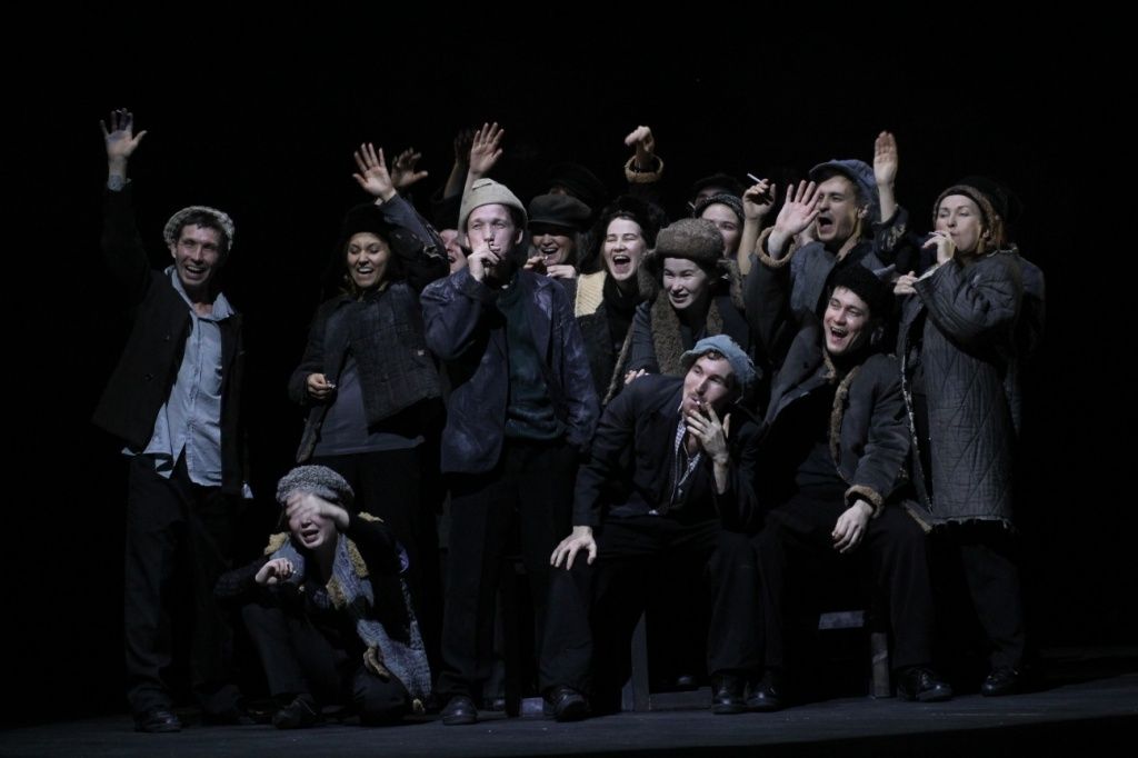 В спектакле все герои -главные. Фото ВАлерия Тумбаева.jpg