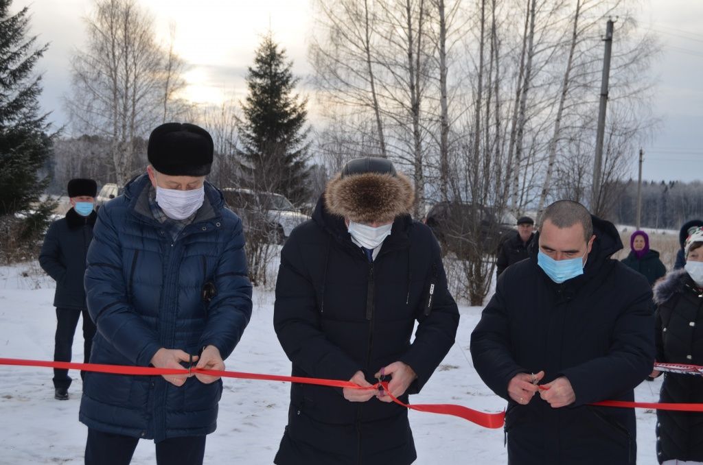 Как водится, разрезали красную ленточку - газификация огромноо куста завершена.JPG