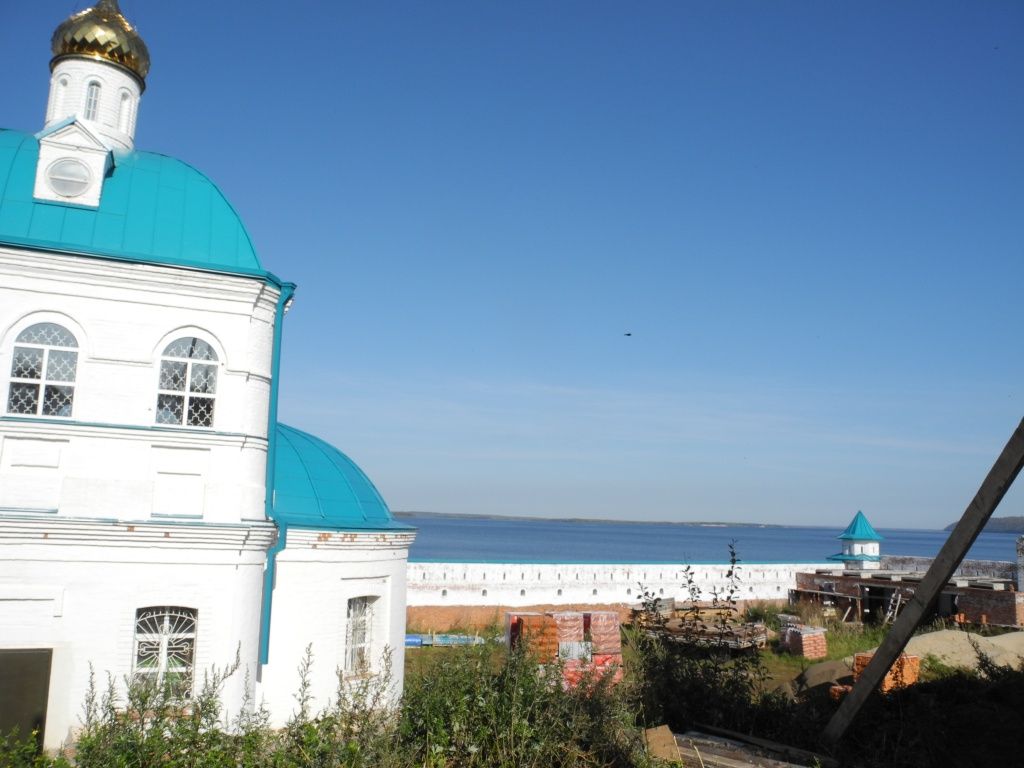 Строительство продолжается. (Фото Натальи Кулишовой).