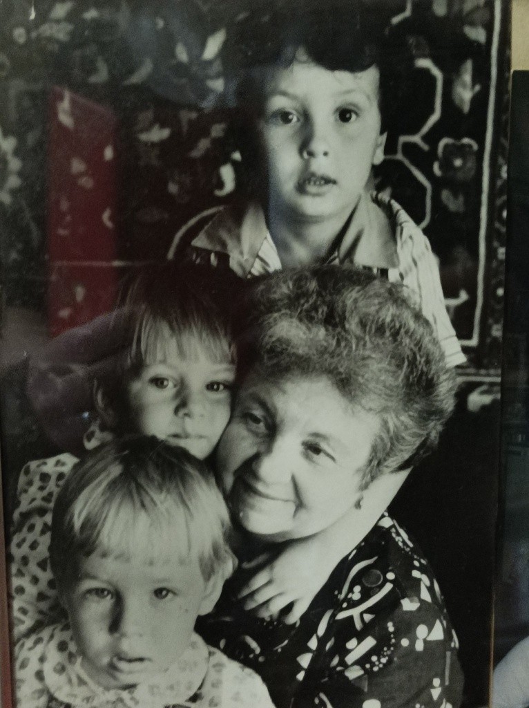 Трехсерийная бабушка.jpg