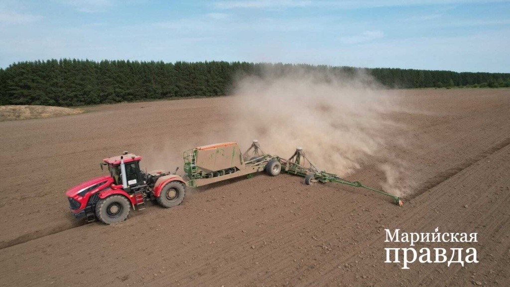 Сельхозпредприятиям нужны молодые трактористы, чтобы именно они осваивали новую современную технику..jpg