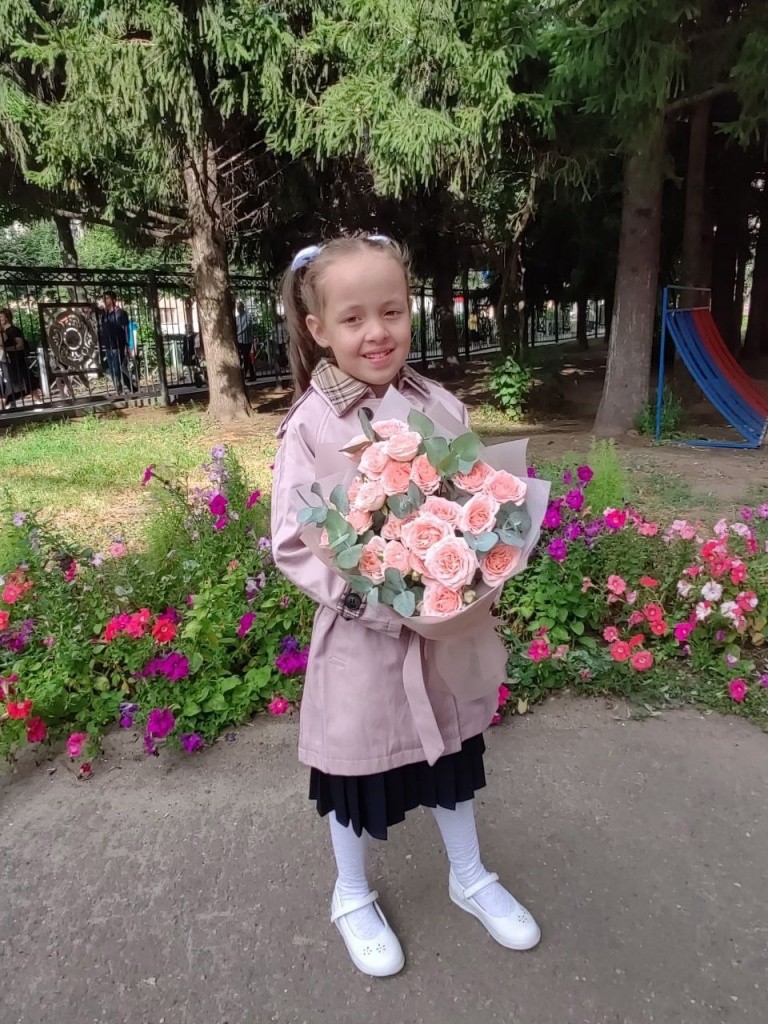 Ева первоклассница.jpg
