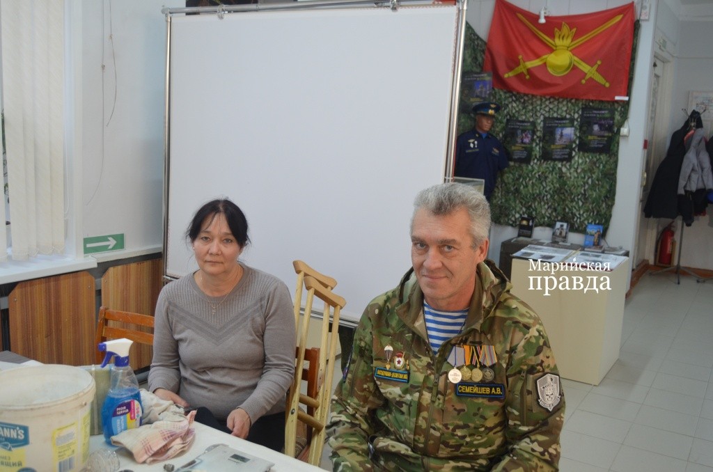 На мастер-класс Андрей Владимирович пришел с супругой и с... костылями.JPG