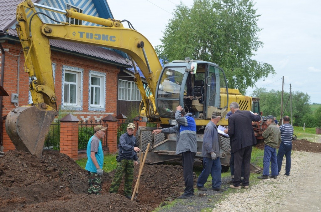 Прокладка траншеи в деревне ювелирная работа.JPG