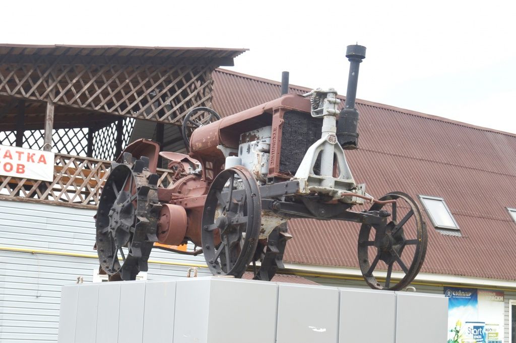 Этот трактор стал эмблемой.jpg