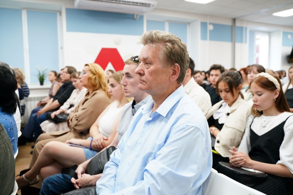 Разговор был интересен как студентам, так и преподавателям. (Фото Виктории Соловьевой, пресс-служба епархии). Разговор был интересен как студентам, так и преподавателям. (Фото Виктории Соловьевой, пресс-служба епархии).