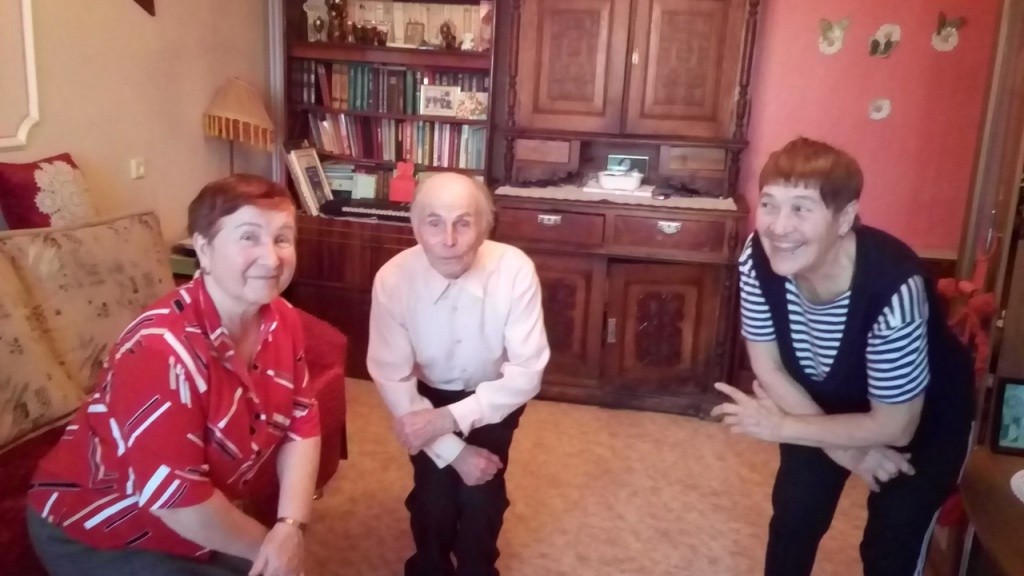 Уроки по "Легкому дыханию" проводятся даже дома у пенсионеров. (Фото предоставлено Надеждой Соколовой).