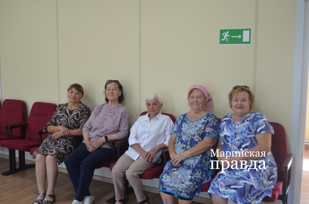 Поющие бабушки даже во время каникул не забывают заглядывать в Дом культуры 1.jpg