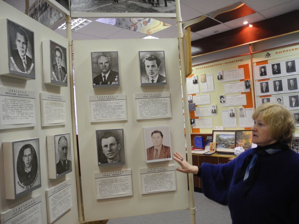 Людмила Григорьевна - хранительница музея. (Фото Натальи Кулишовой).