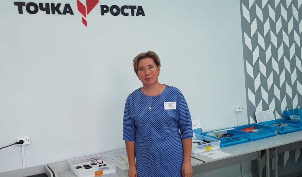 Учитель физики Алевтина Елыбаева 26 лет работает в школе. физик Алевтина Валентиновна.jpg