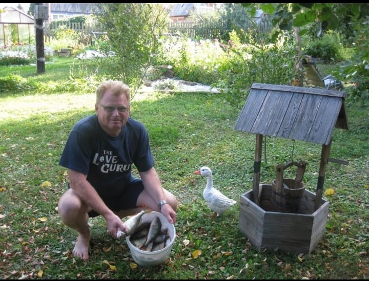 Заядлый рыбак рад любому улову. Фото предоставлено Андреем Баженовым.jpg