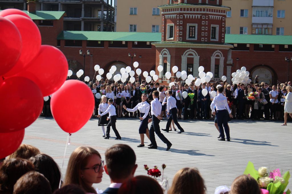 Танец старшеклассников