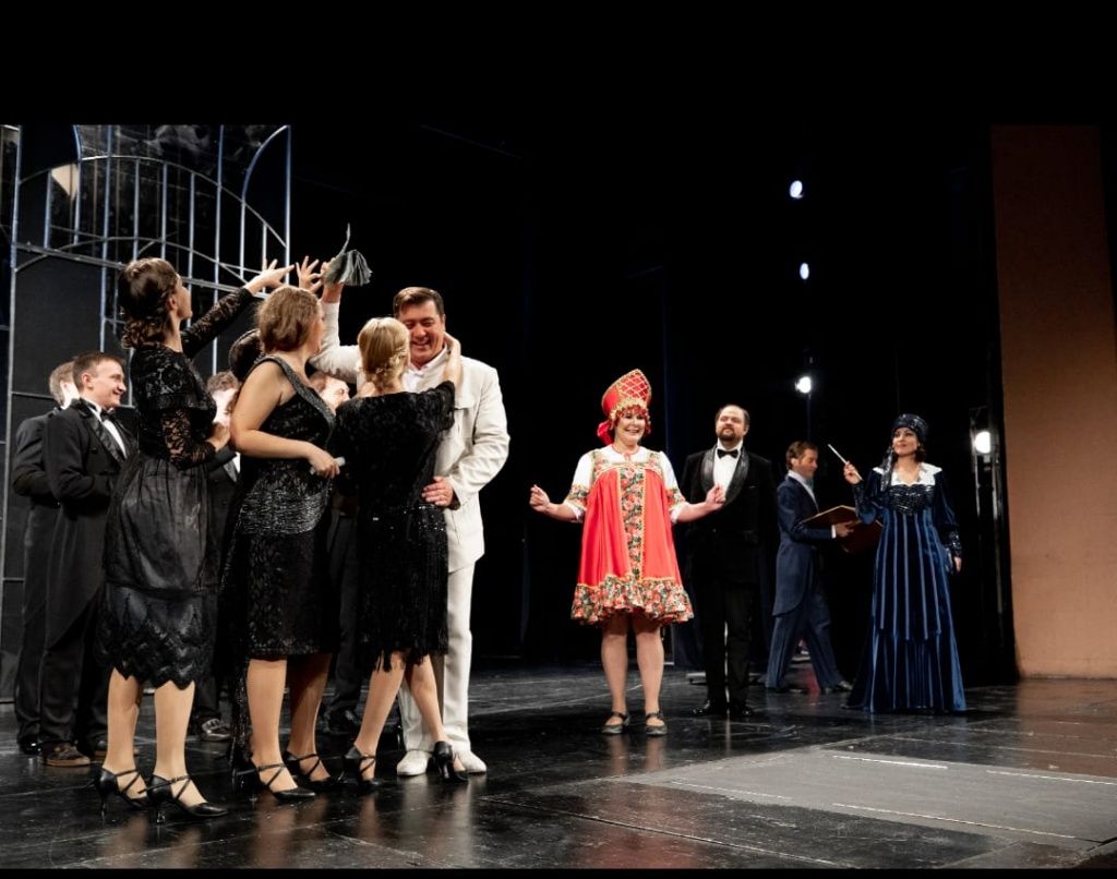 Сцена из спектакля.Фото предоставлено театром.jpg