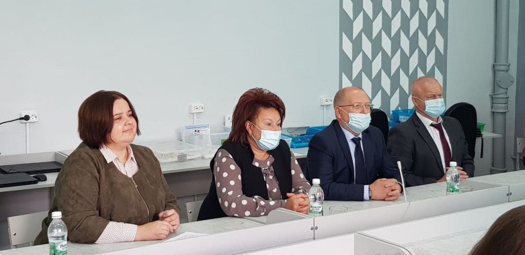 Новую "Точку роста" в Оршанском районе посетили в день открытия Первый заместитель Председателя Правительства Республики Марий Эл Михаил Васютин, министр образования и науки Республики Марий Эл Наталья Адамова и глава администрации Оршанского муниципального района Александр Плотников. photo_2021-09-06_12-18-37.jpg