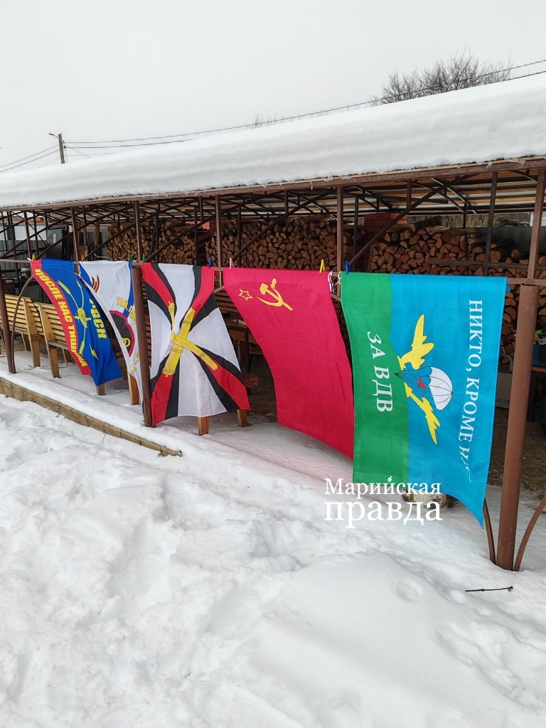 Часть коллекции Владислава Попова. На все у нас попросту не хватило прищепок, а день был ветреный, сдувало на раз-два. 1.jpg