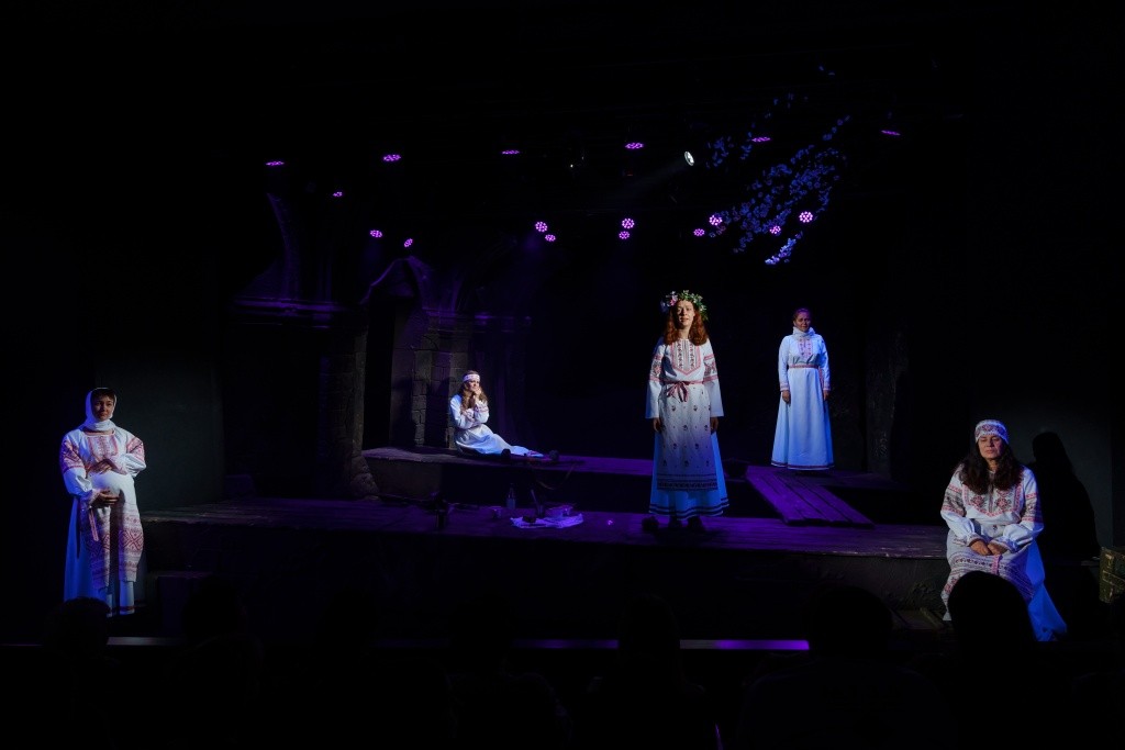 Кто скакзал, что земля умерла. Нет, она притаилась на время. .. фото Ивана Пичушкина.jpg