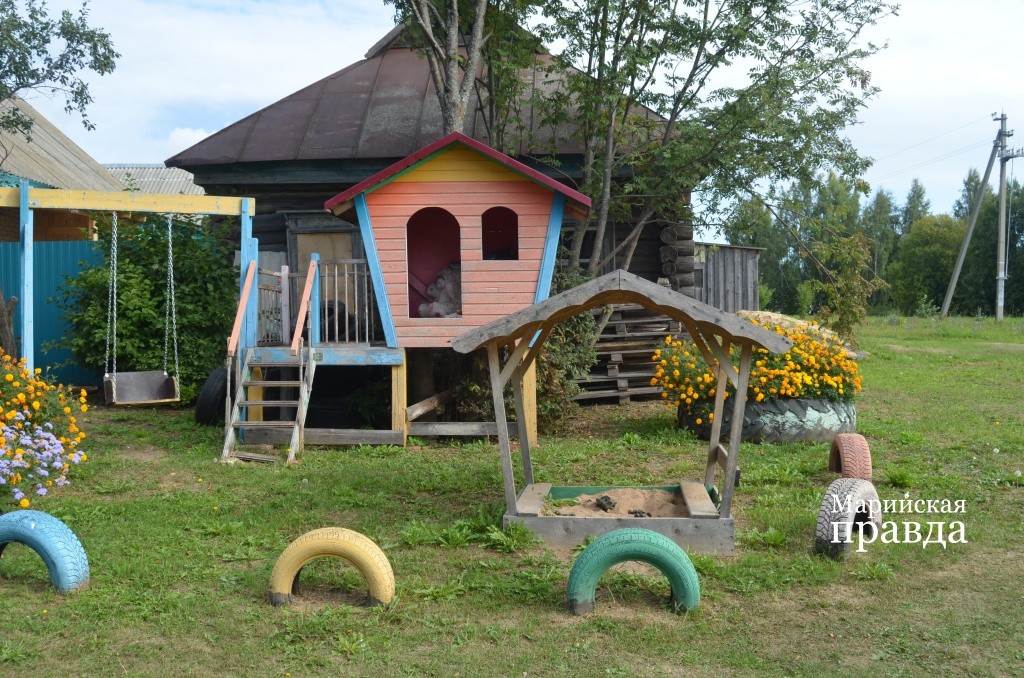 Городские внуки любят гостить у дедушки с бабушкой..jpg