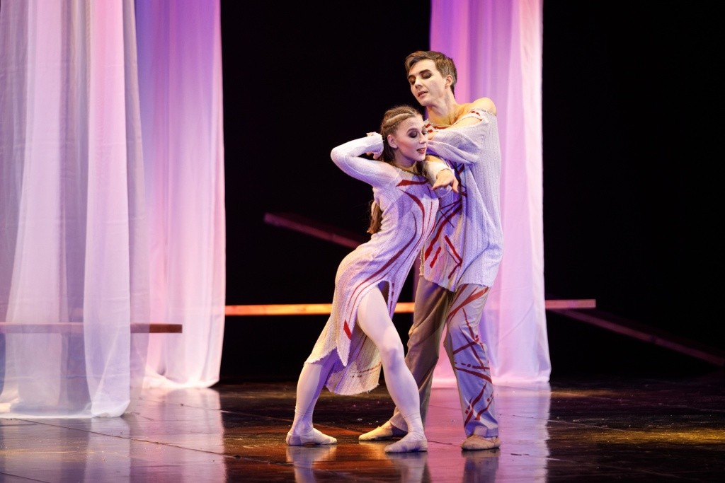 Дебютантка Полина Казакова и опытный артист Иван Мелехин составили прекрасный творческий дуэт. Фото Евгения Никифорова.jpg