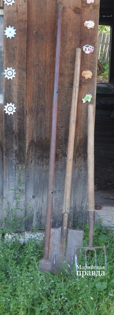 Ломик, лопата и вилы необходимые инструменты для копателя колодцев. Ломик, лопата и вилы необходимые инструменты для копателя колодцев 1.jpg