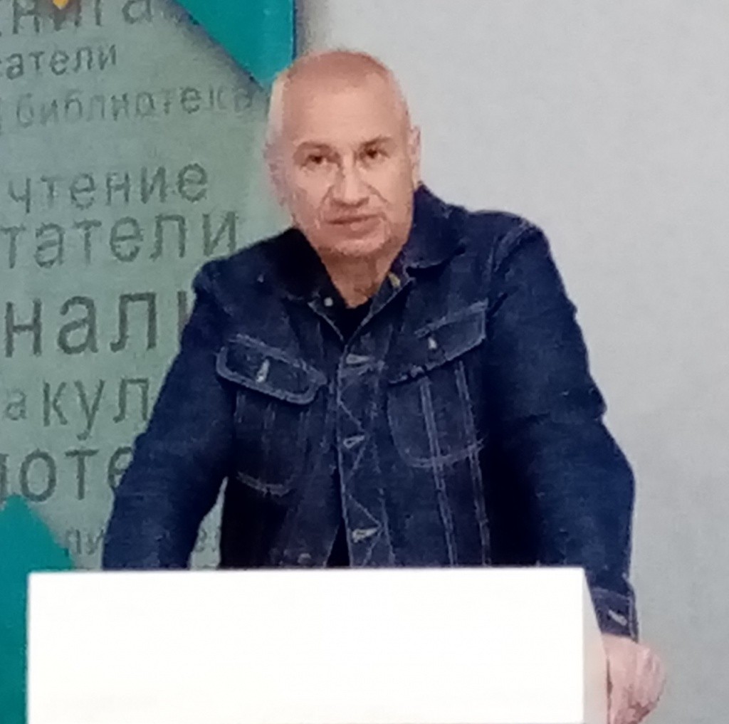 Владимир Касютин умеет выстроить живой заинтересованный разговор. (Фото Натальи Кулишовой).