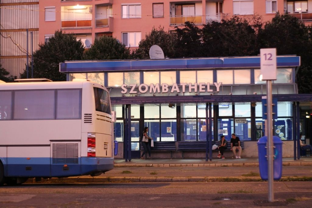 В городе, по словам Ирины, не найдешь вывесок и знаков с надписью "Йошкар-Ола" В городе, по словам Ирины, не найдешь вывесок и знаком с надписью "Йошкар-Ола"