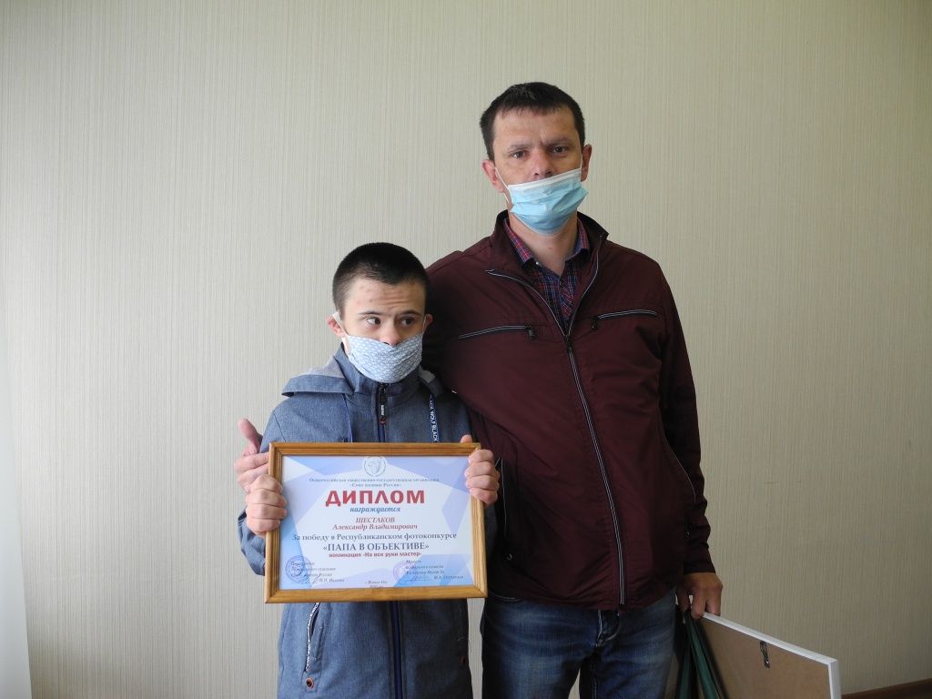 Александр Шестаков с сыном Алексеем (Фото Натальи Кулишовой).