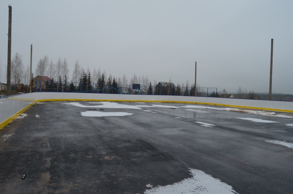 Так выглядит новая хоккейная площадка в Куженере.jpg