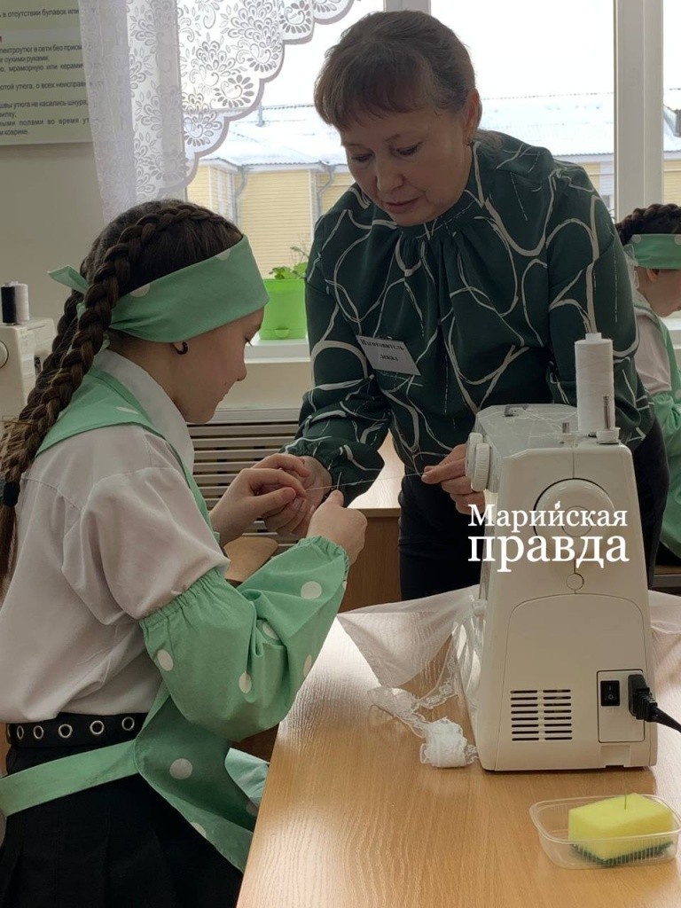 У девчонок современные швейные машинки 1.jpg