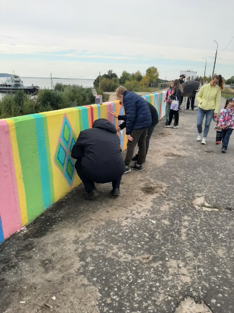 Почувствовать себя художником может любой. Фото со страница сообщества ЮРинские далИ в соцсети ВК.jpg