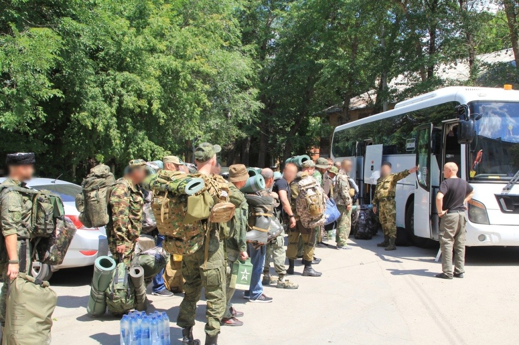 Возвращайтесь с победой. (Фото пресс-службыВолжского войскового казачьего обществ предоставлено Андреем Фещуковым). 