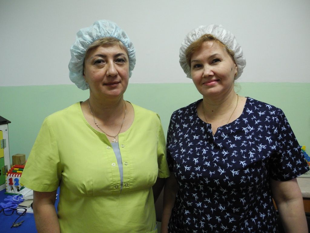 Оксана Глазырина и Людмила Короткова - наставницы. (Фото Натальи Кулишовой).