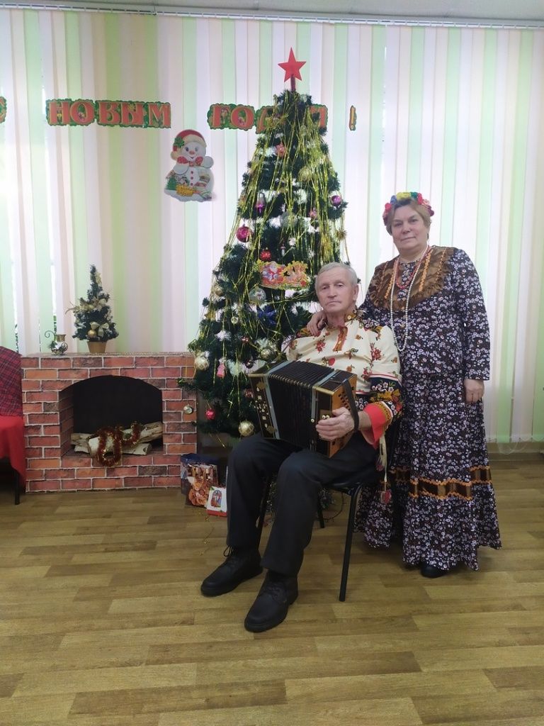 Участники ансамбля "Незабудка" Любовь Еремина и Алексей Кривошеев. (Фото предоставлено КЦСОН в г. Йошкар-Оле).