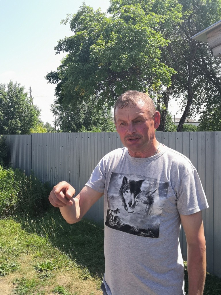 Юрий Никонов убежден, что только механическими методами с борщевиком уже не совладать.jpg