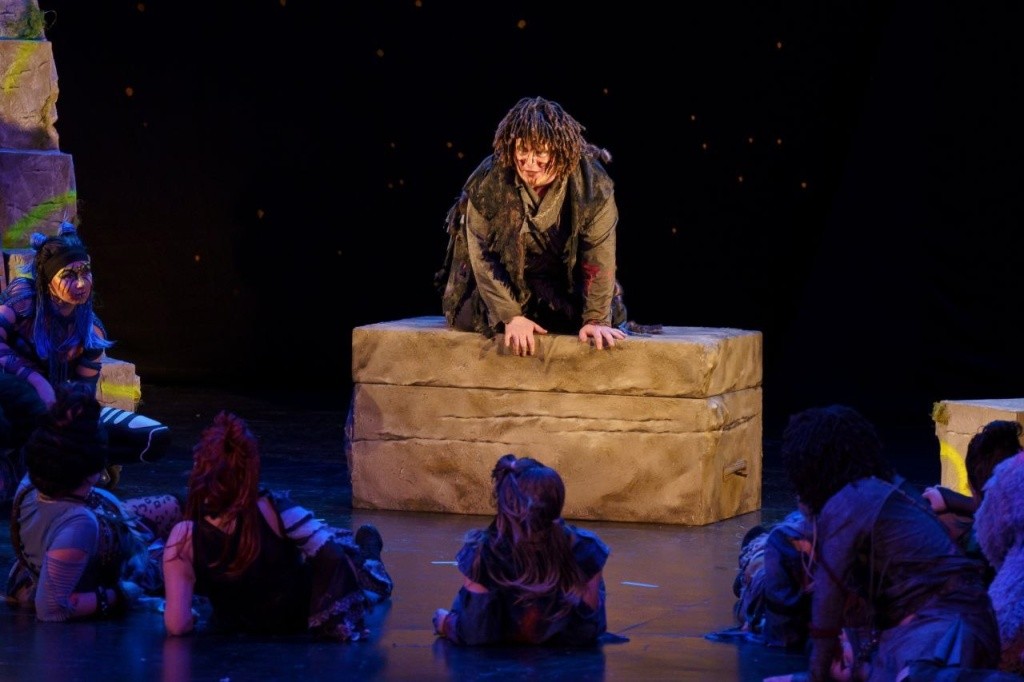 Долгоносик в спектакле Две стрелы..jpg