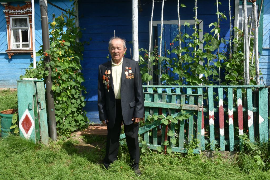 Во дворе своего дома