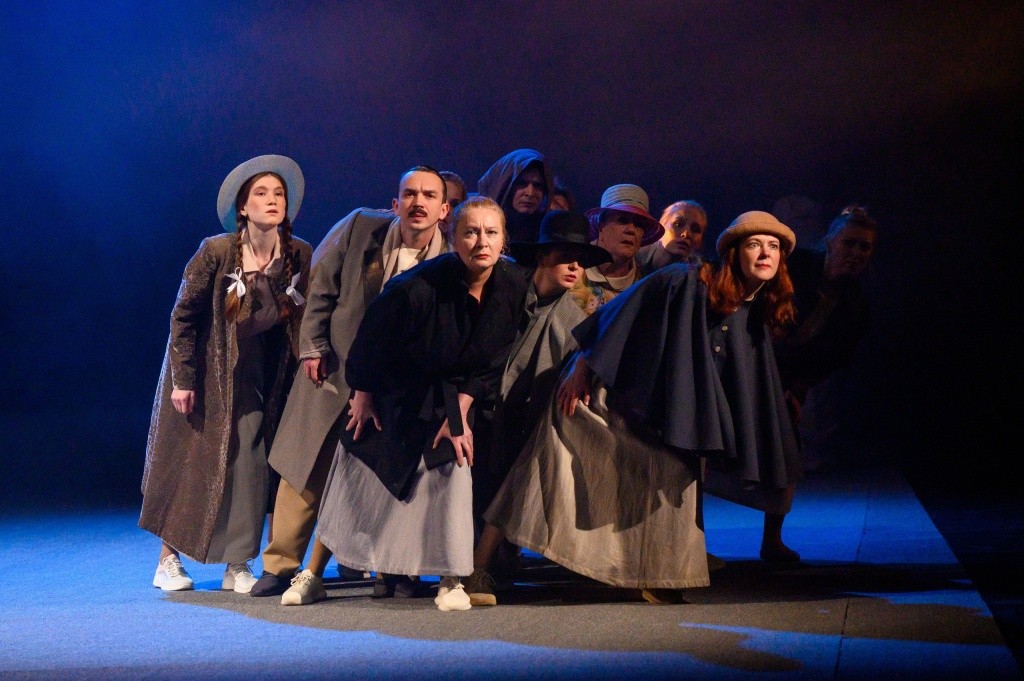 pg Минимализм, лаконичность сценографии добавляли воздуха действу. (2).jpg