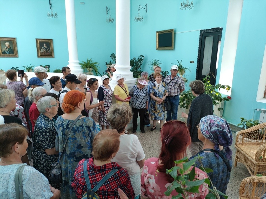 В замке практически экскурсанты из МРО ВОИ побывали впервые. (Фото предоставлено МРО ВОИ).